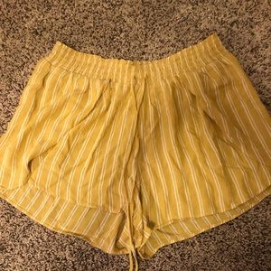 American Eagle yellow,white flowey shorts